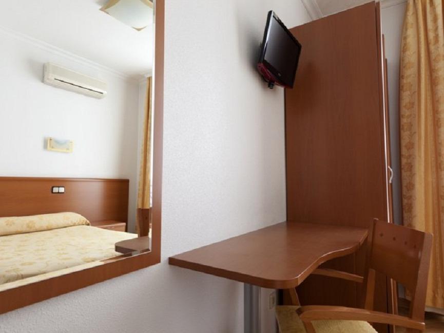 Hostal Jerez Мадрид Екстериор снимка