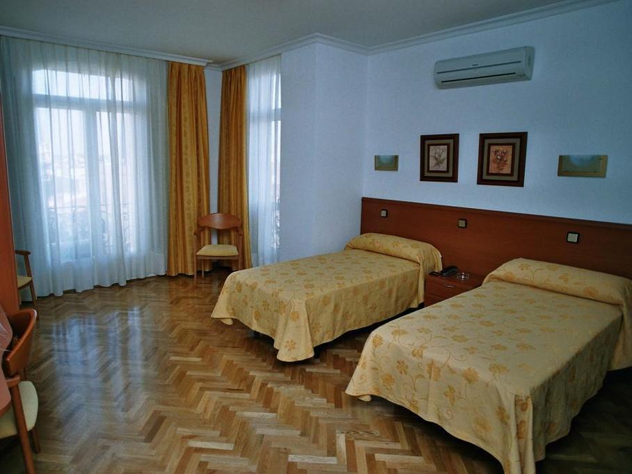 Hostal Jerez Мадрид Екстериор снимка