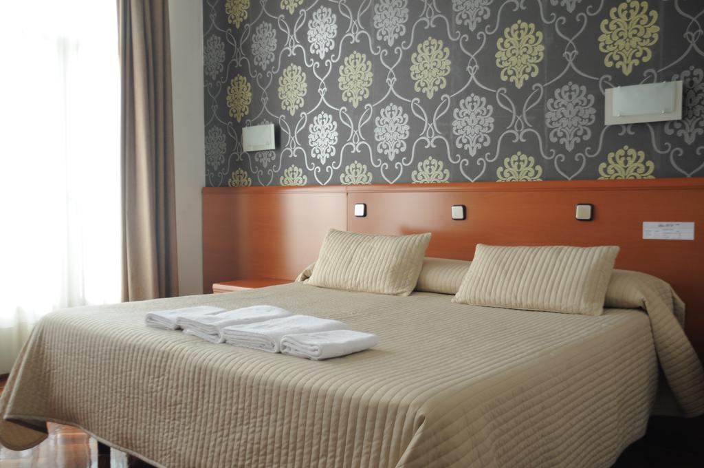 Hostal Jerez Мадрид Екстериор снимка