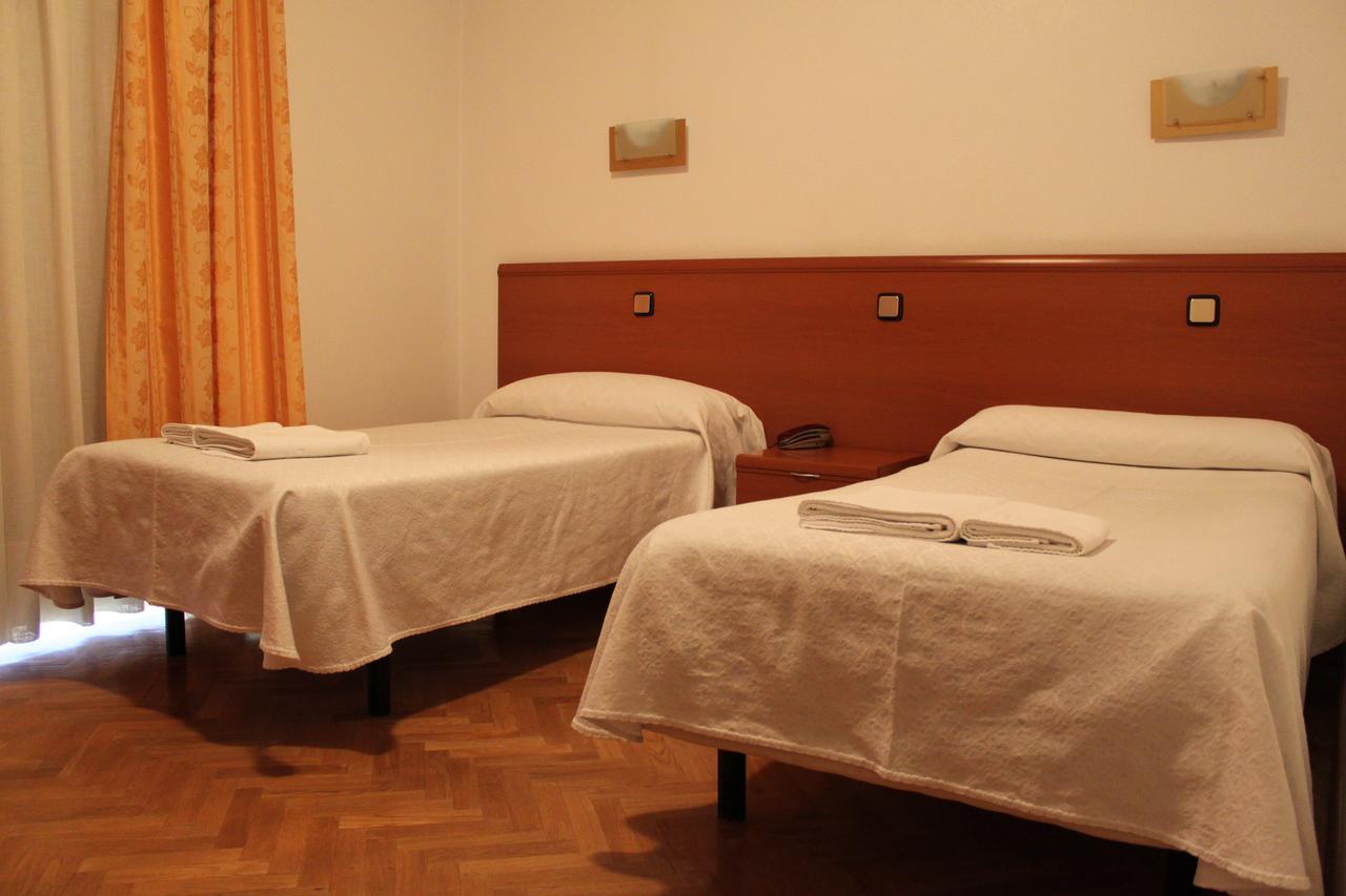 Hostal Jerez Мадрид Екстериор снимка