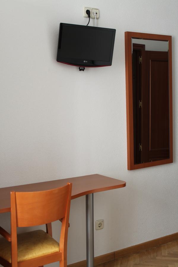 Hostal Jerez Мадрид Екстериор снимка