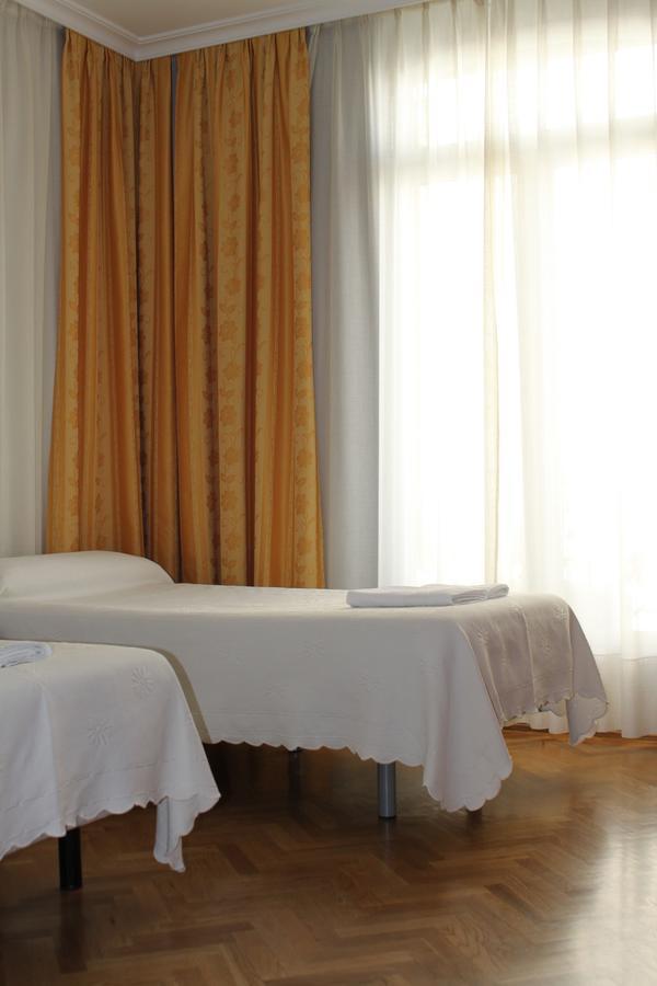 Hostal Jerez Мадрид Екстериор снимка