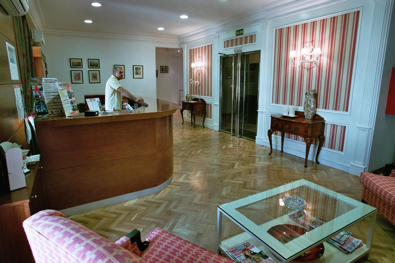 Hostal Jerez Мадрид Екстериор снимка