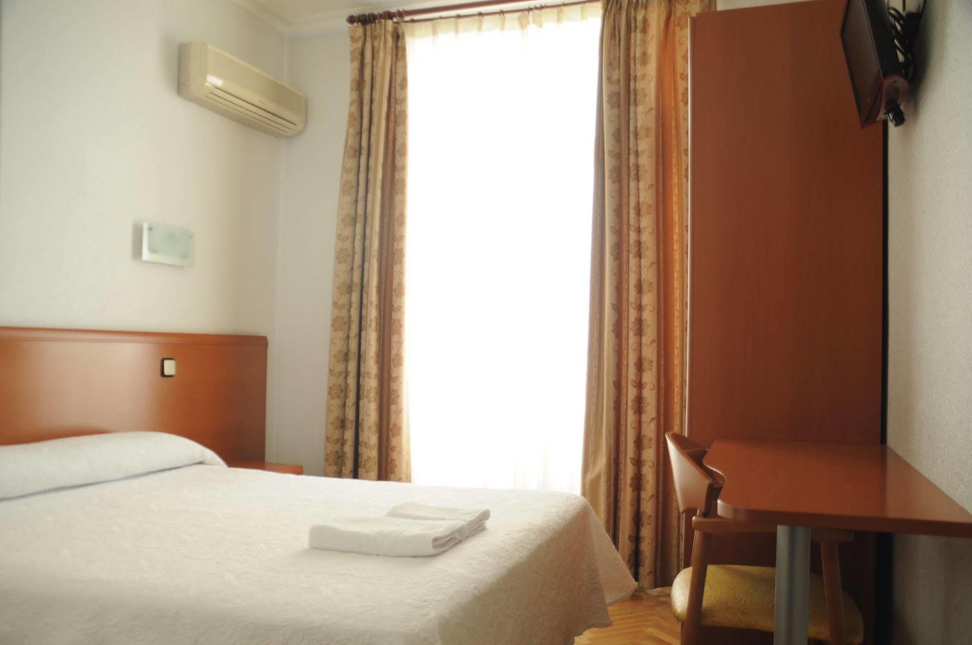 Hostal Jerez Мадрид Екстериор снимка