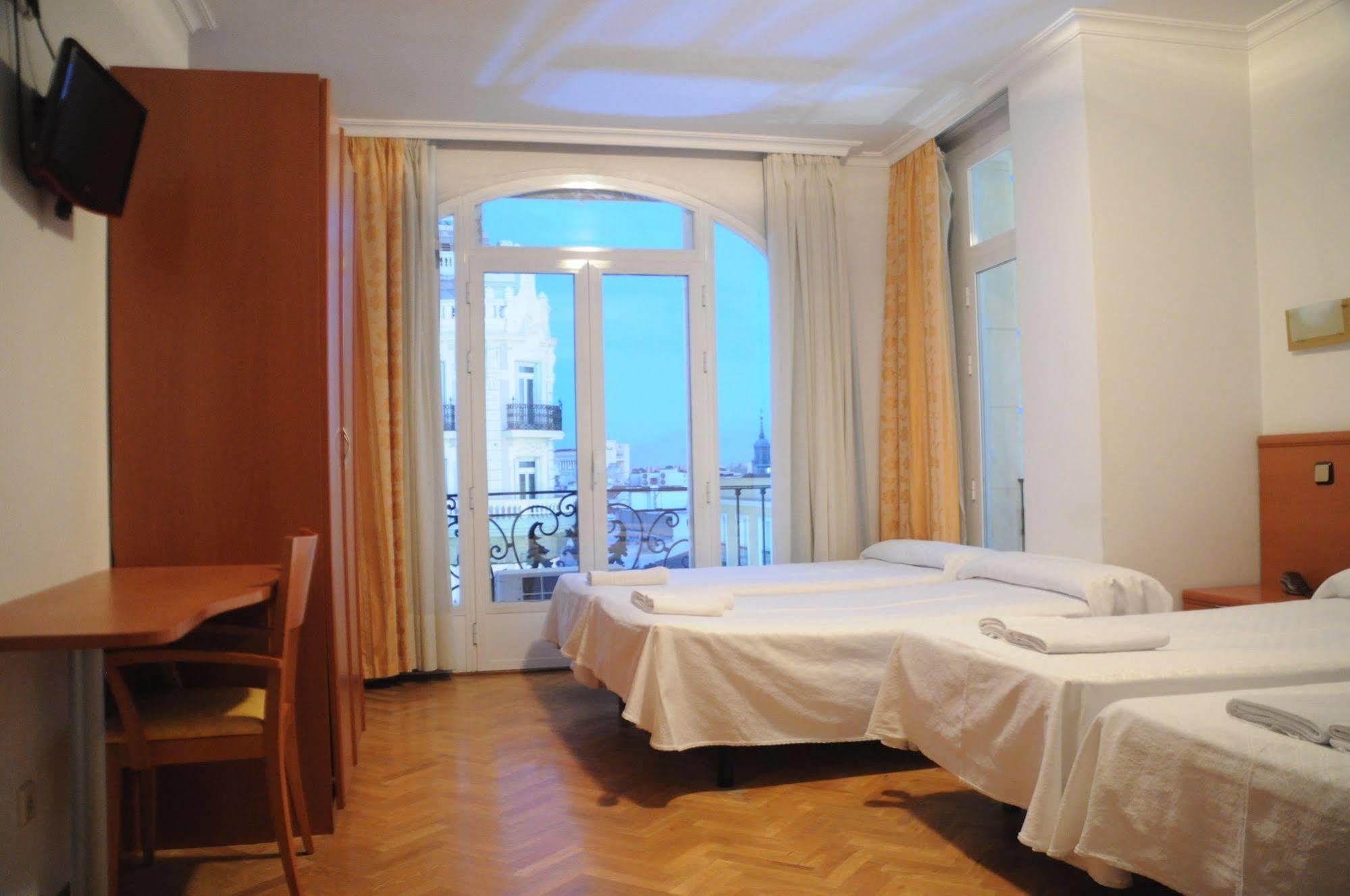 Hostal Jerez Мадрид Екстериор снимка