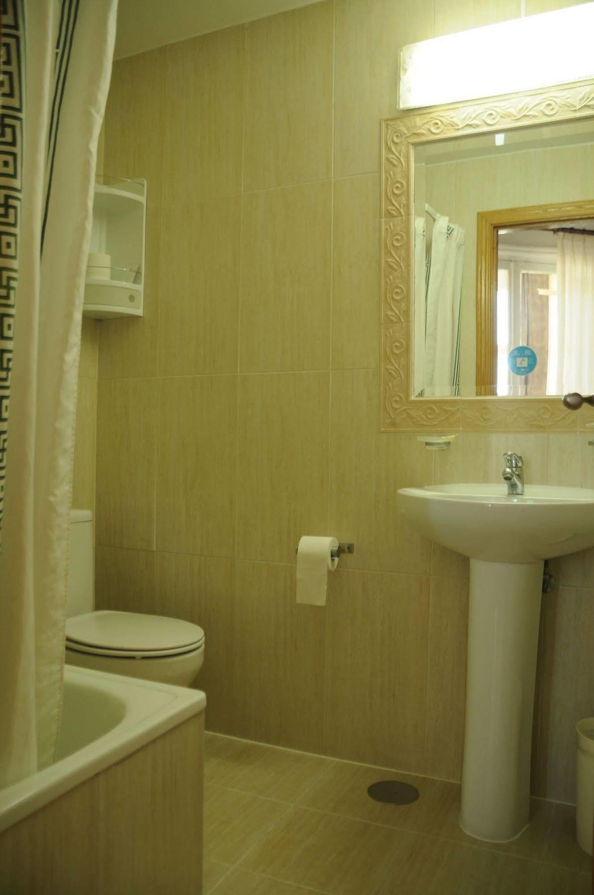 Hostal Jerez Мадрид Екстериор снимка