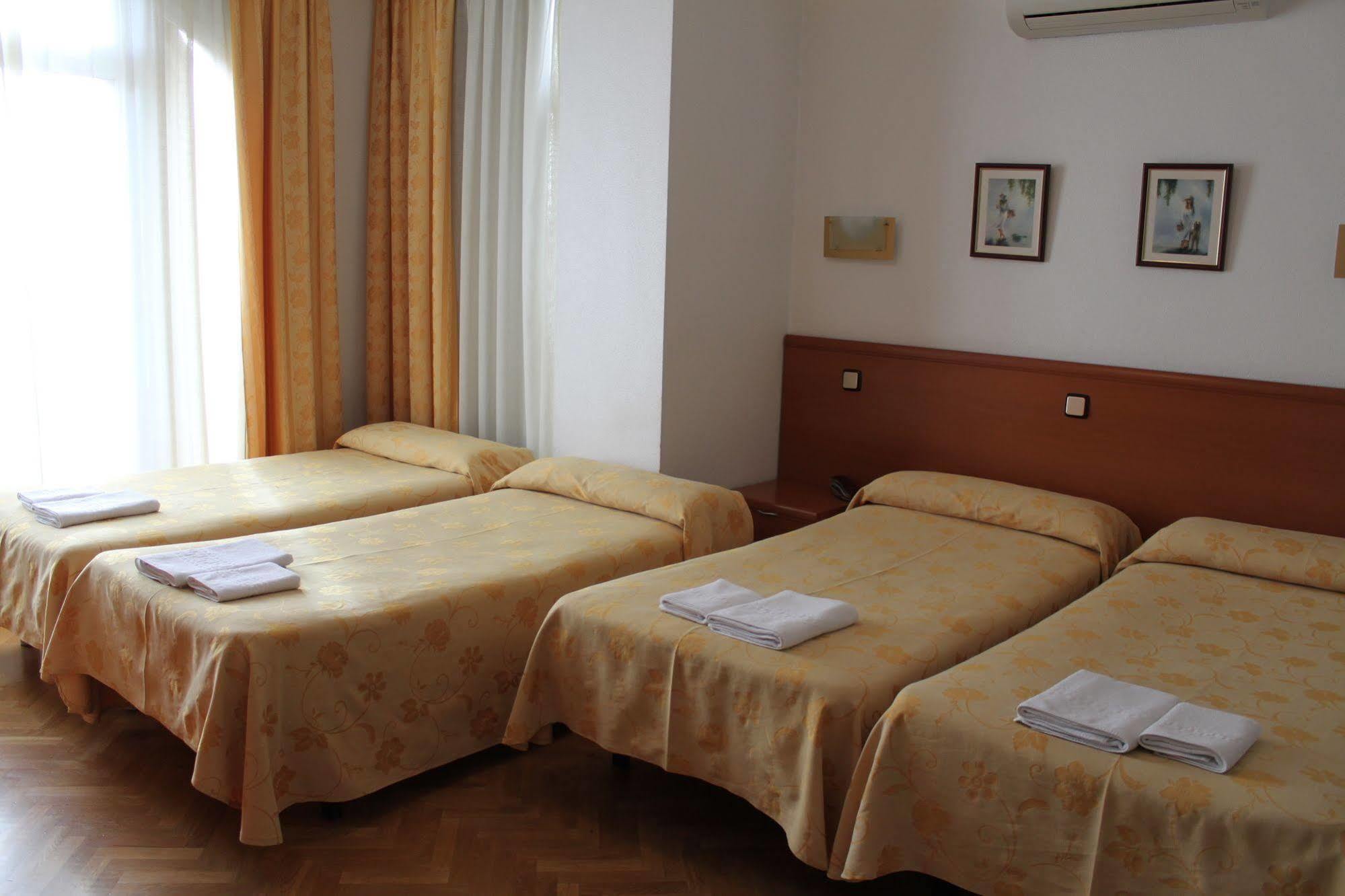 Hostal Jerez Мадрид Екстериор снимка