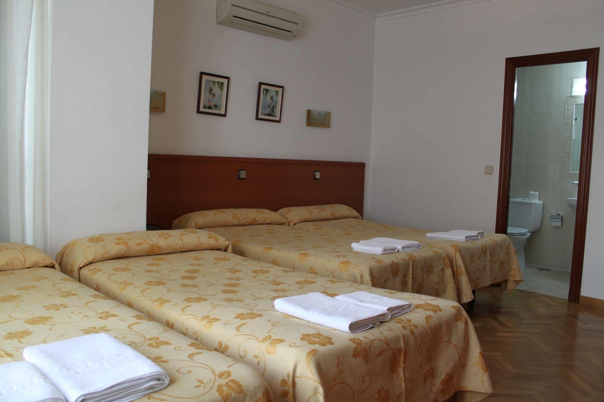 Hostal Jerez Мадрид Екстериор снимка