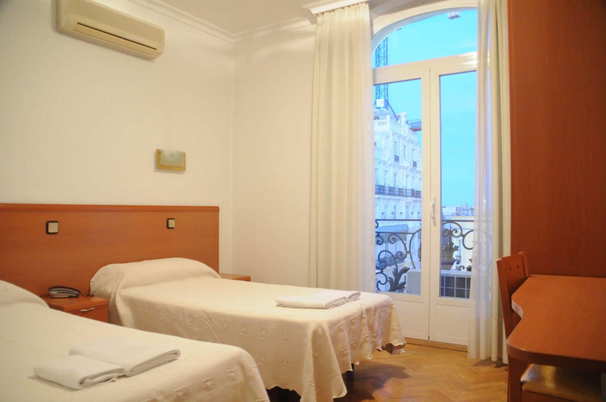 Hostal Jerez Мадрид Екстериор снимка