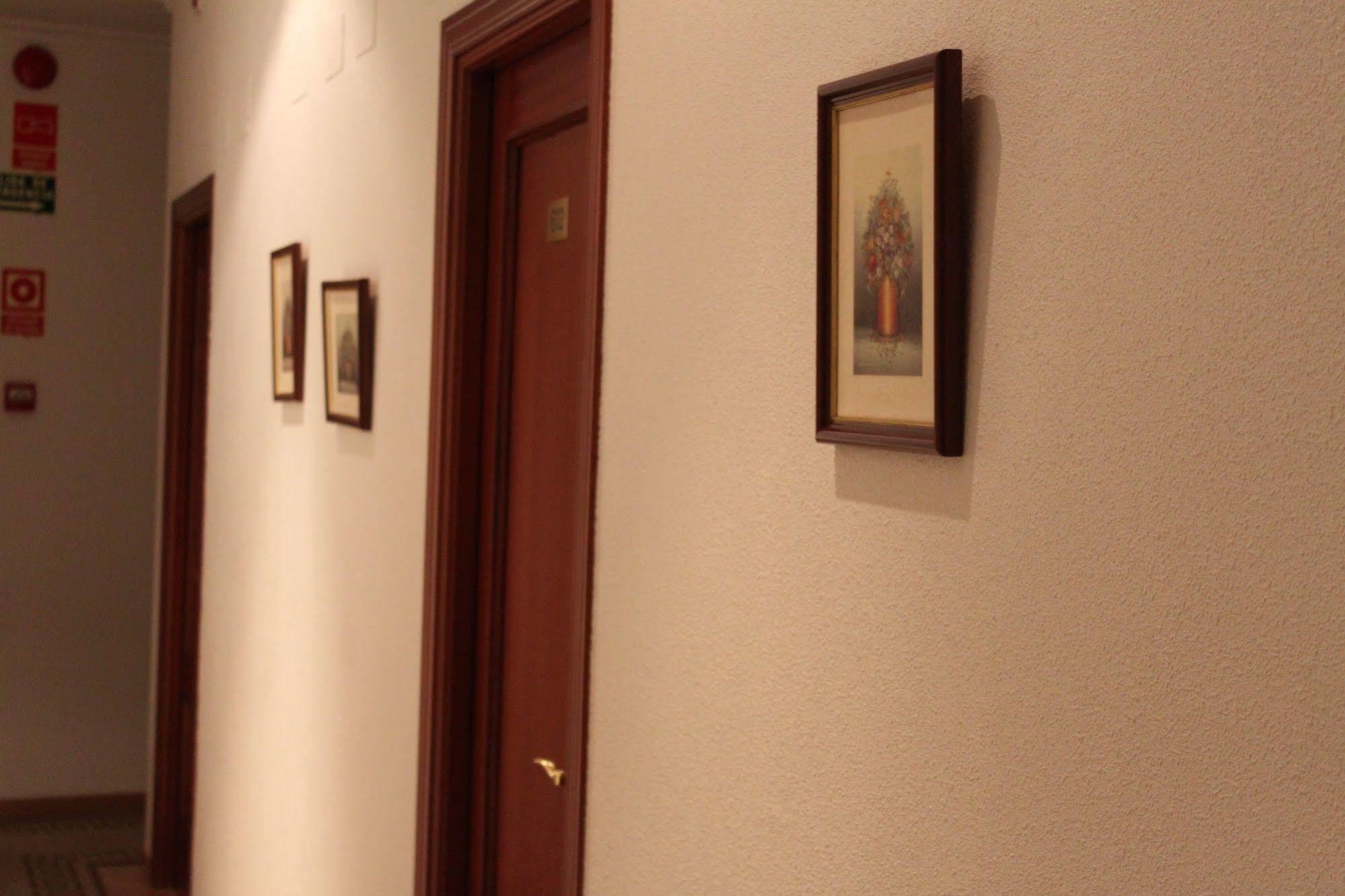 Hostal Jerez Мадрид Екстериор снимка