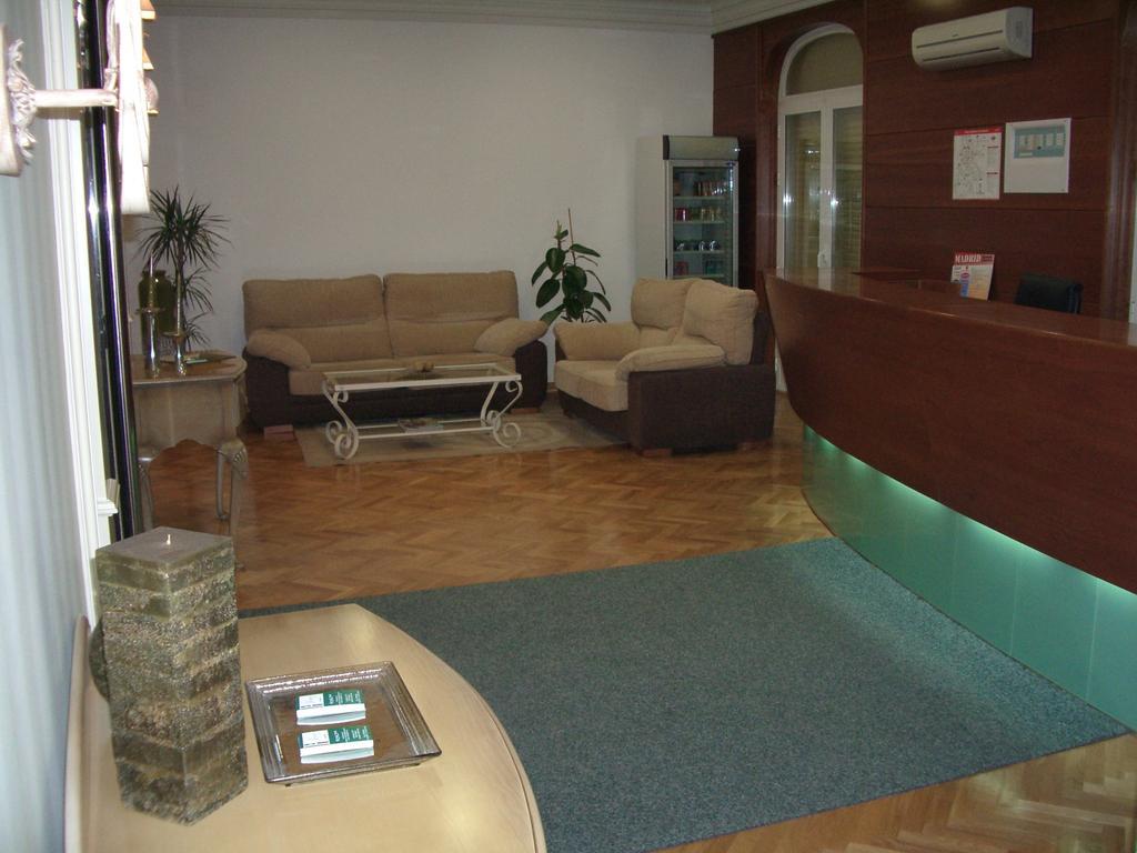 Hostal Jerez Мадрид Екстериор снимка