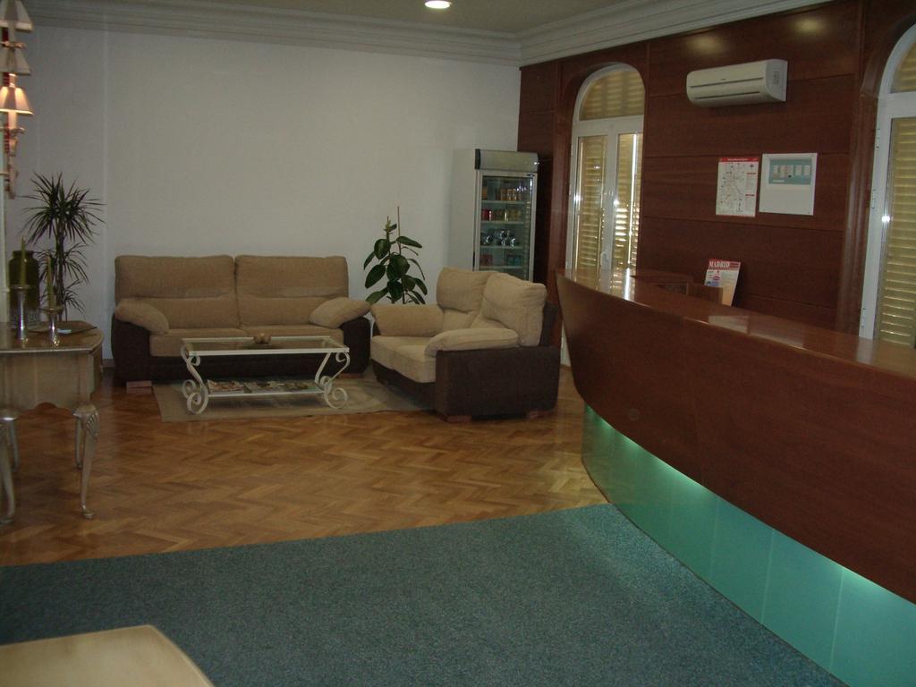 Hostal Jerez Мадрид Екстериор снимка